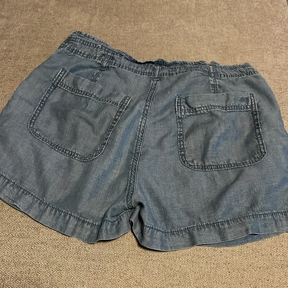 AE shorts - Picture 3 of 3